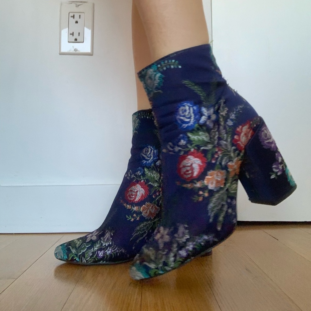 ZARA Flower embroidered ankle boots